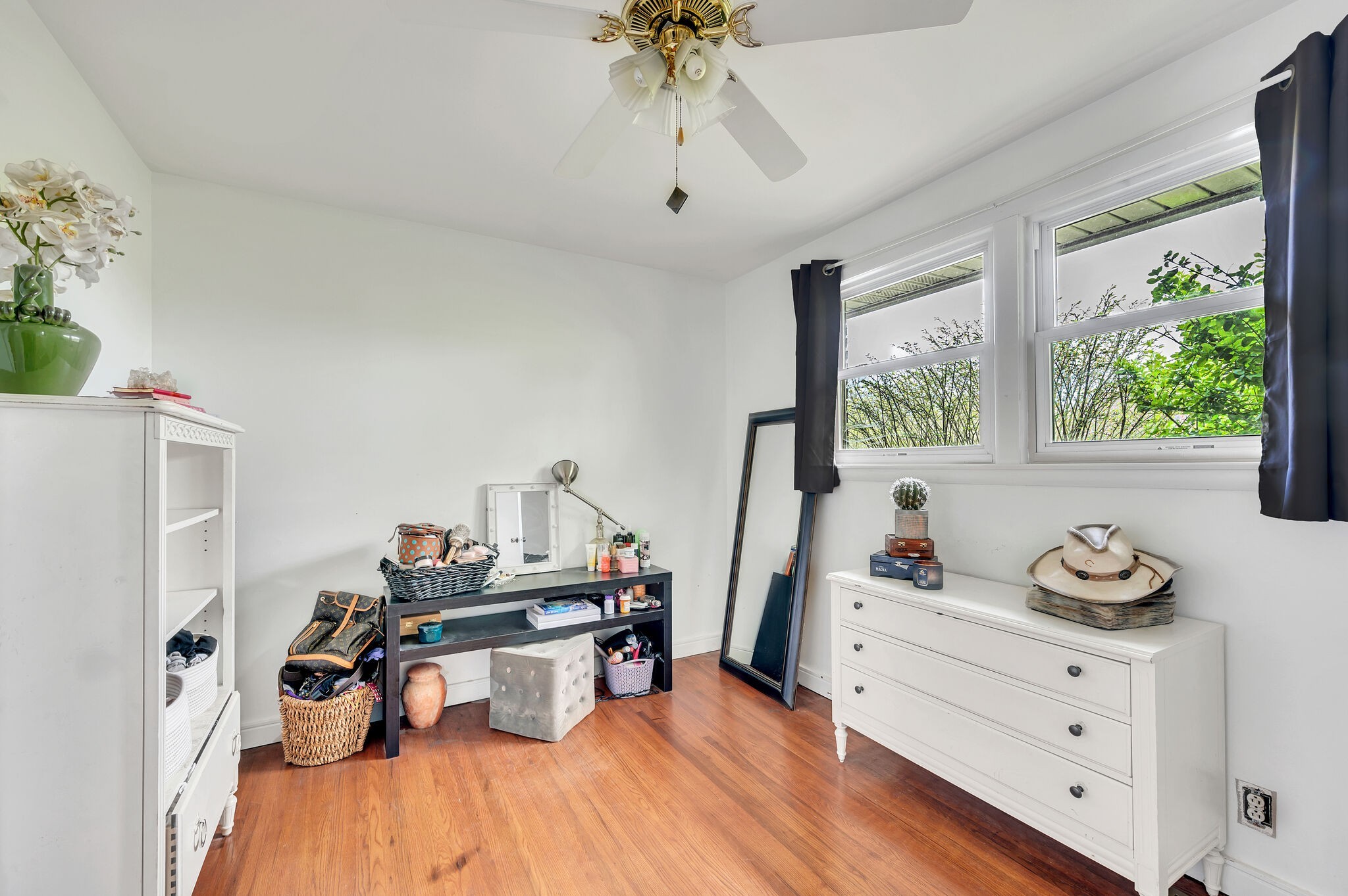 Nashville, Tennessee 37207, United States, 3 Bedrooms Bedrooms, ,2 BathroomsBathrooms,Residential,Pending,94717