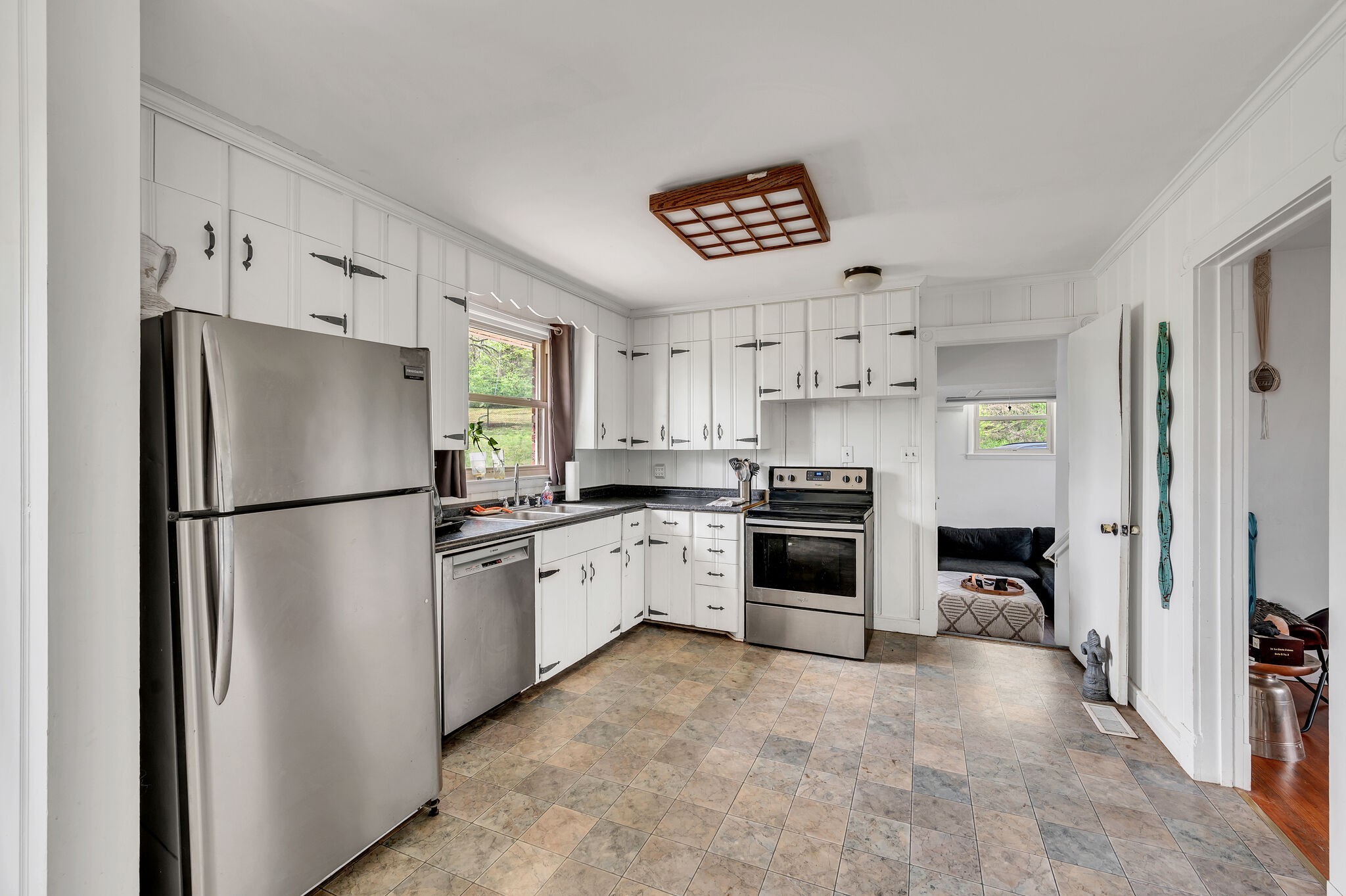 Nashville, Tennessee 37207, United States, 3 Bedrooms Bedrooms, ,2 BathroomsBathrooms,Residential,Pending,94717