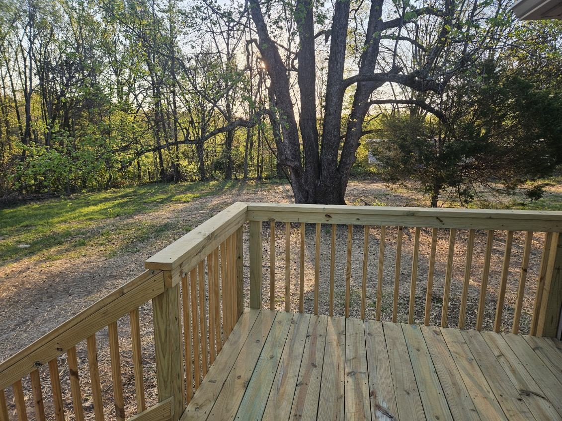 117 White Ln