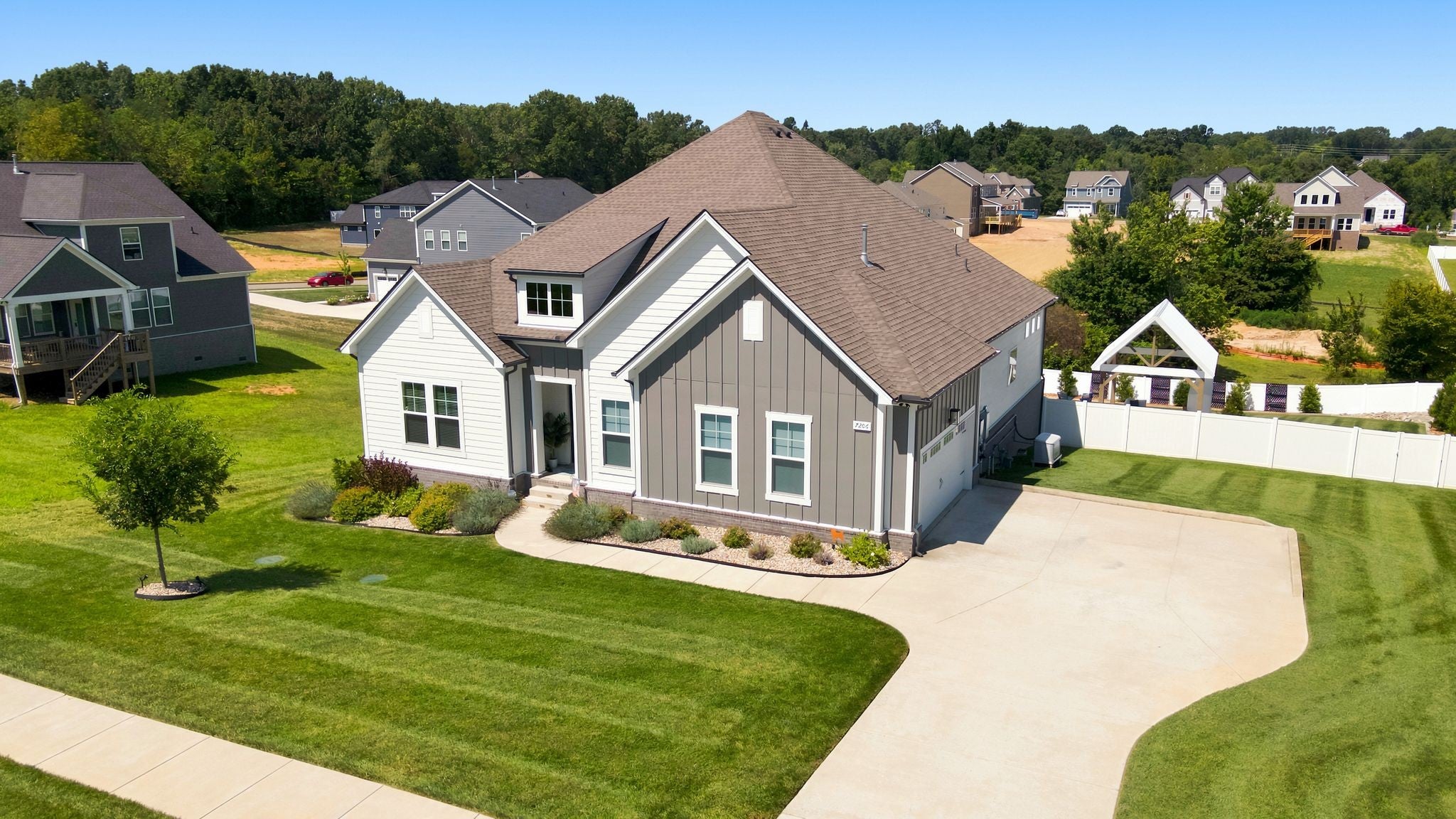 3-bed home for sale in Fairview, TN 37062, 7206 Richvale Dr 7206 Richvale Dr, Fairview TN 37062 3-bed home, photo 1 of 48