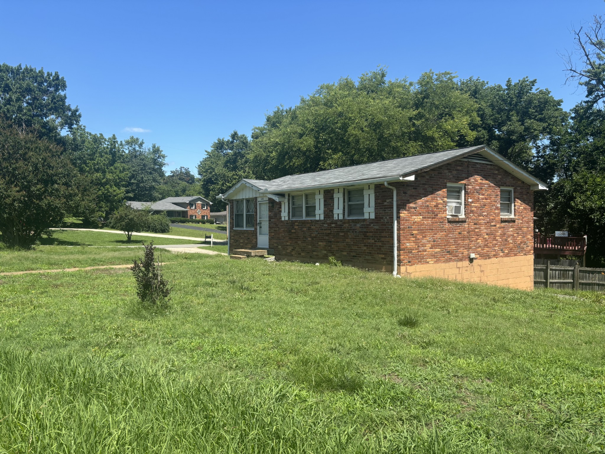 100 Curtiswood Dr