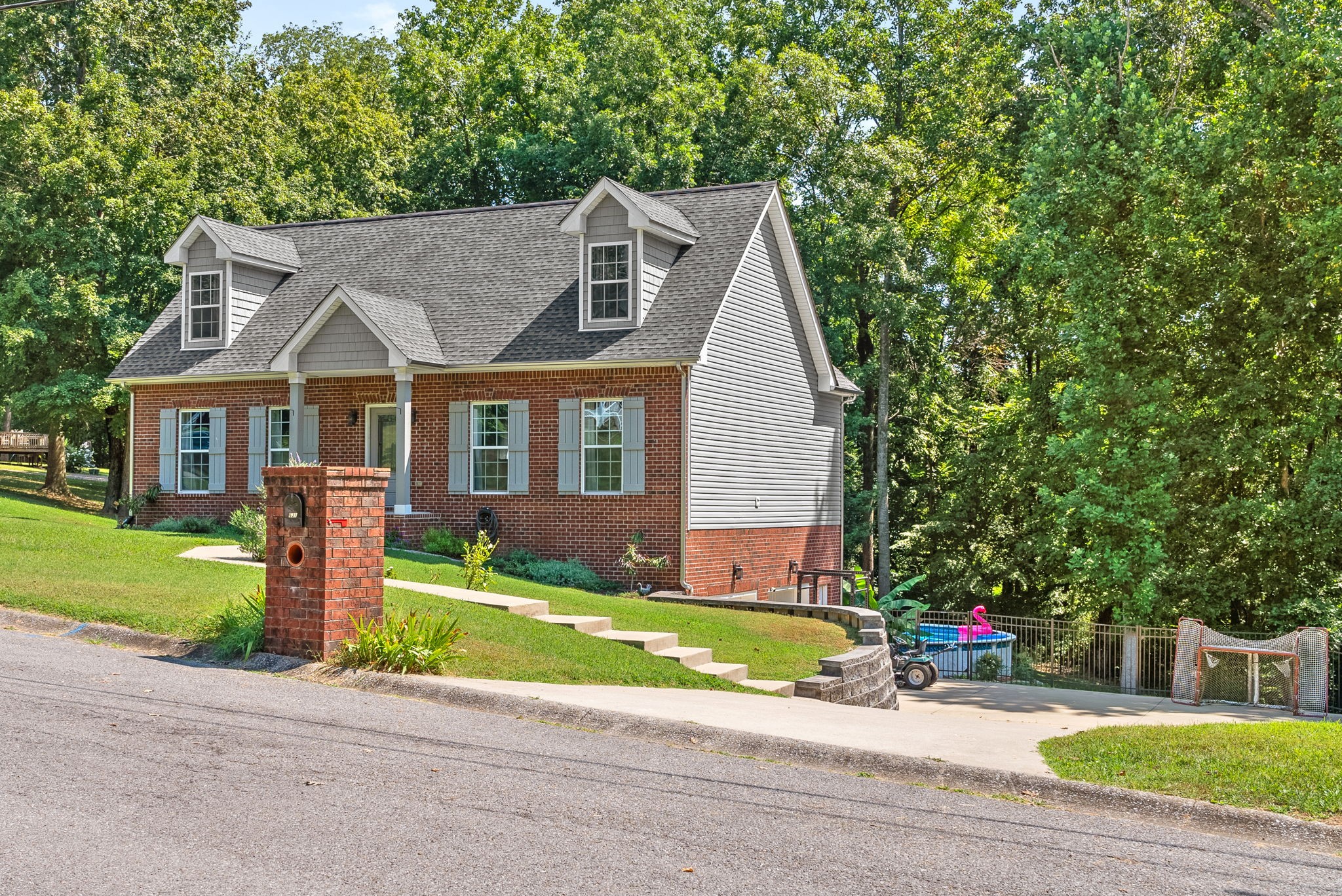 631 Eastwood Ct