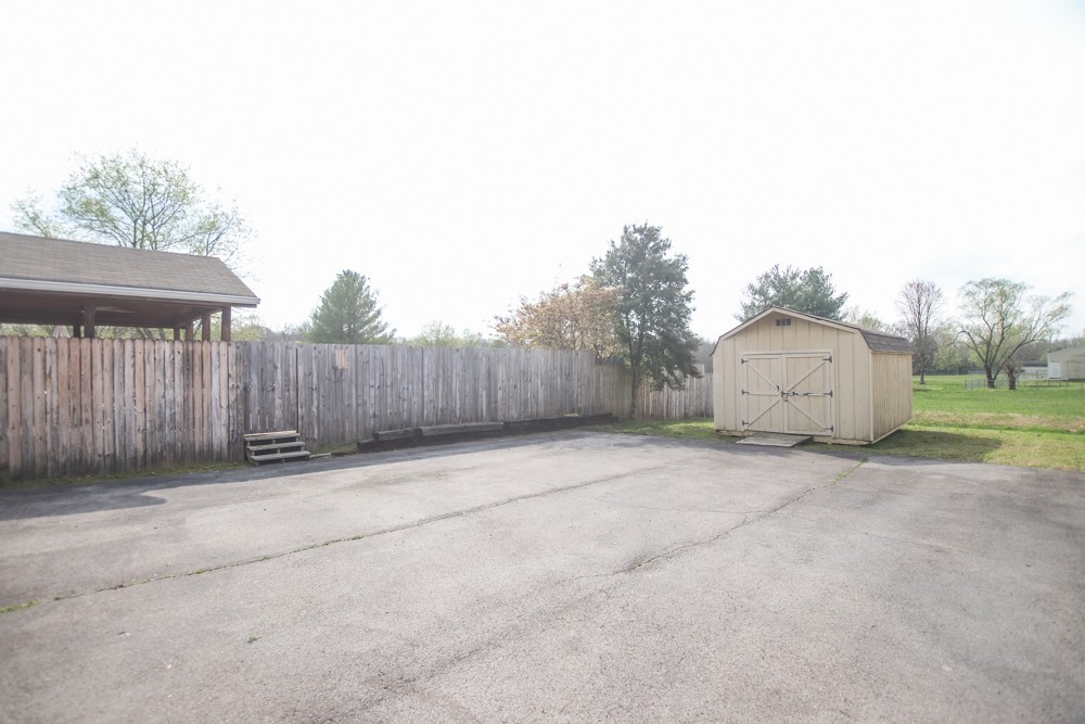 1037 Tinnell Rd