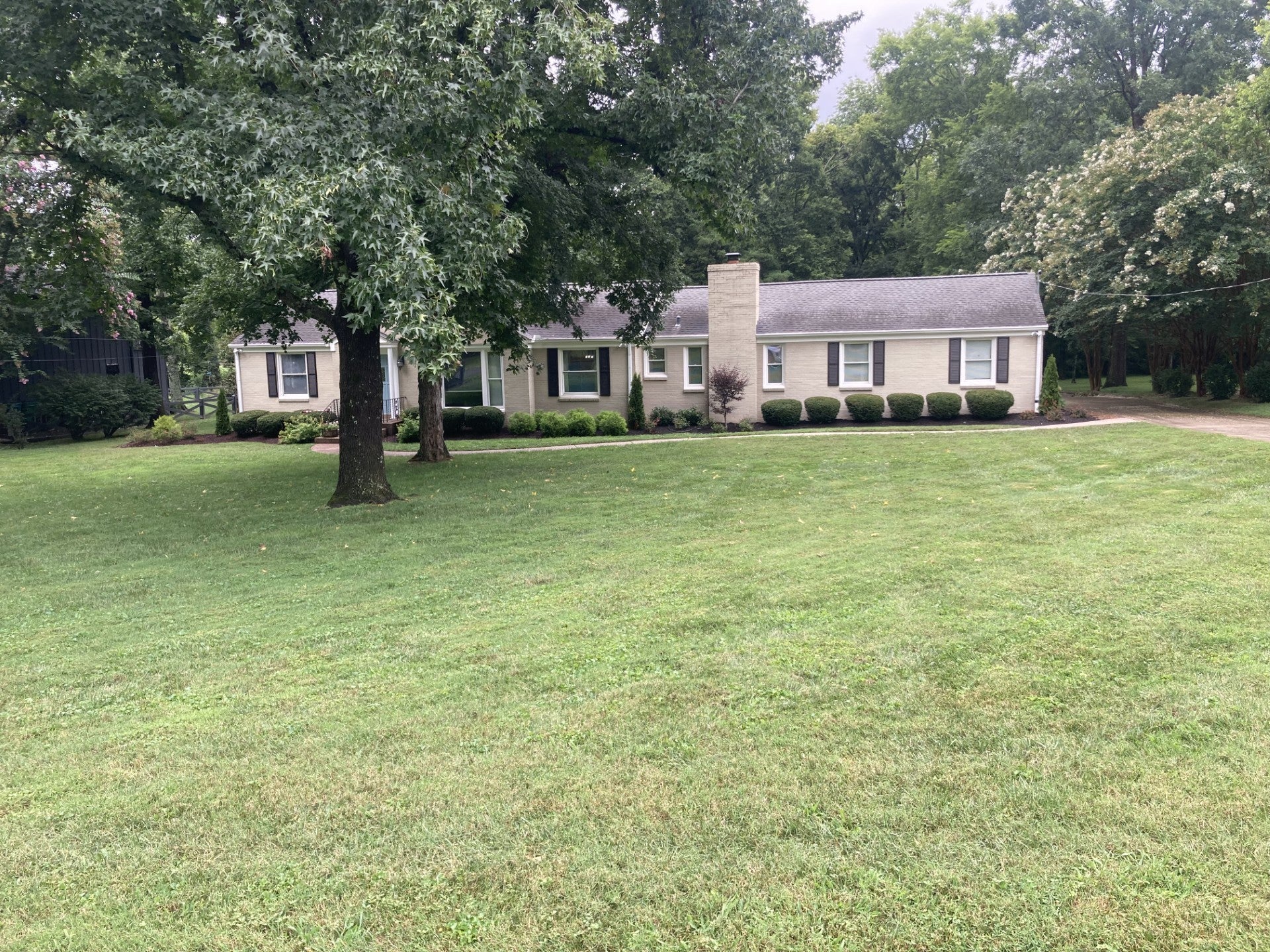 3-bed listing at 206 W Meade Dr, Nashville