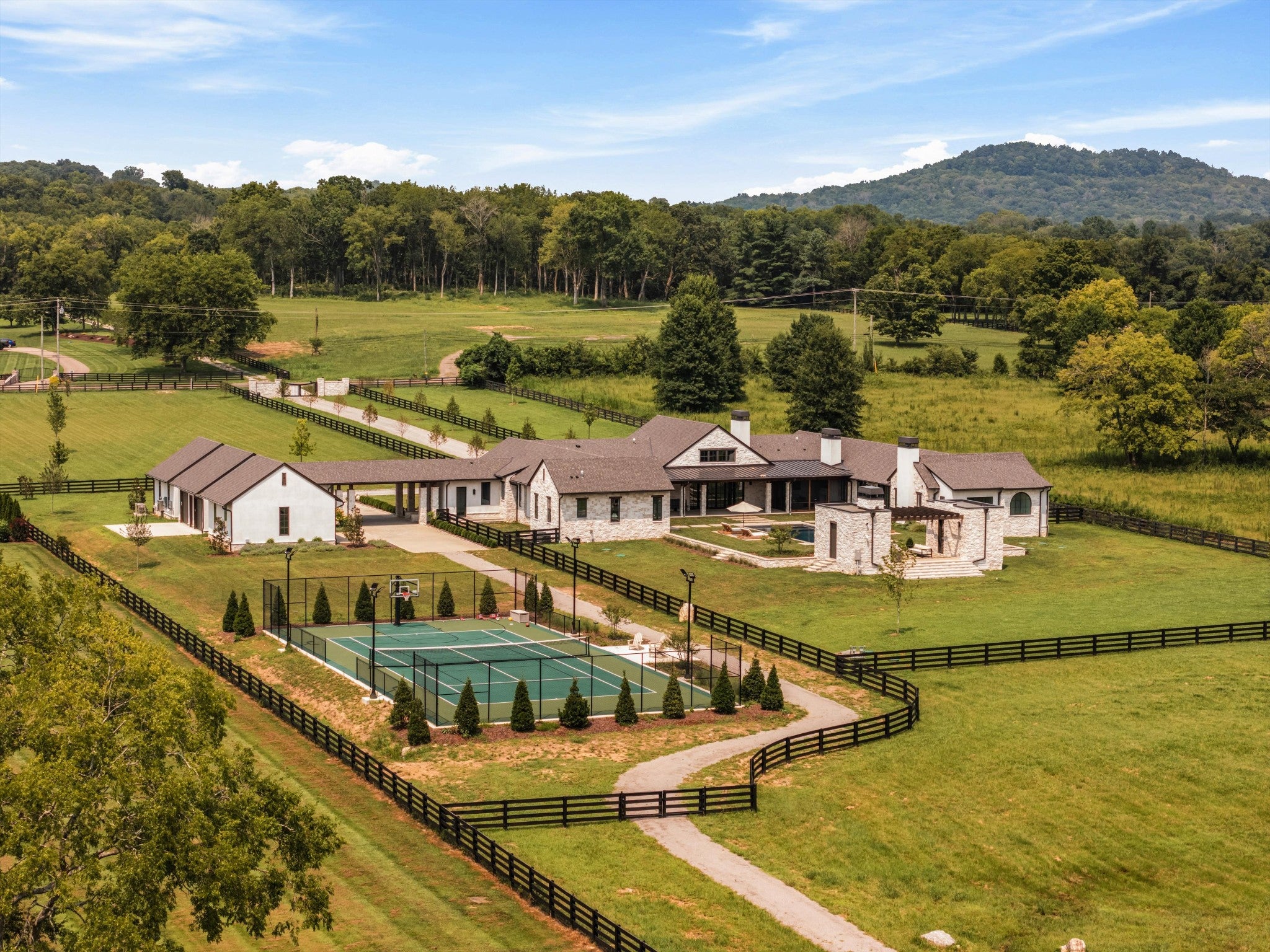 2077 Wilson Pike