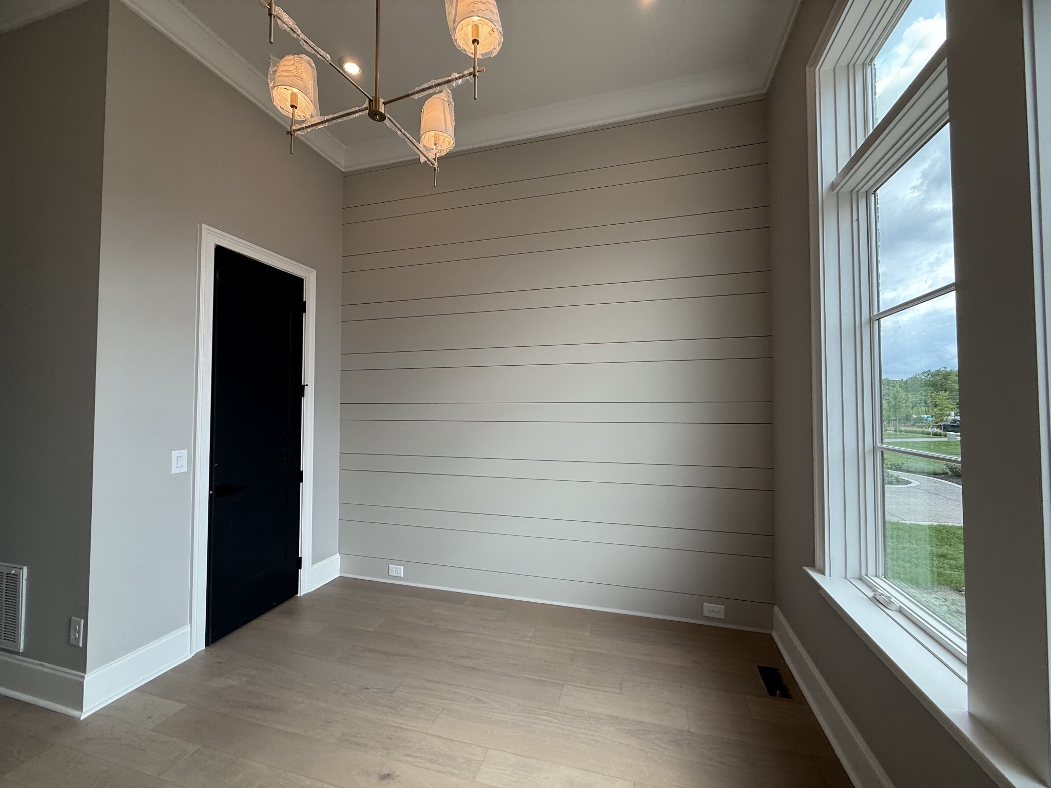 1552 White Barn