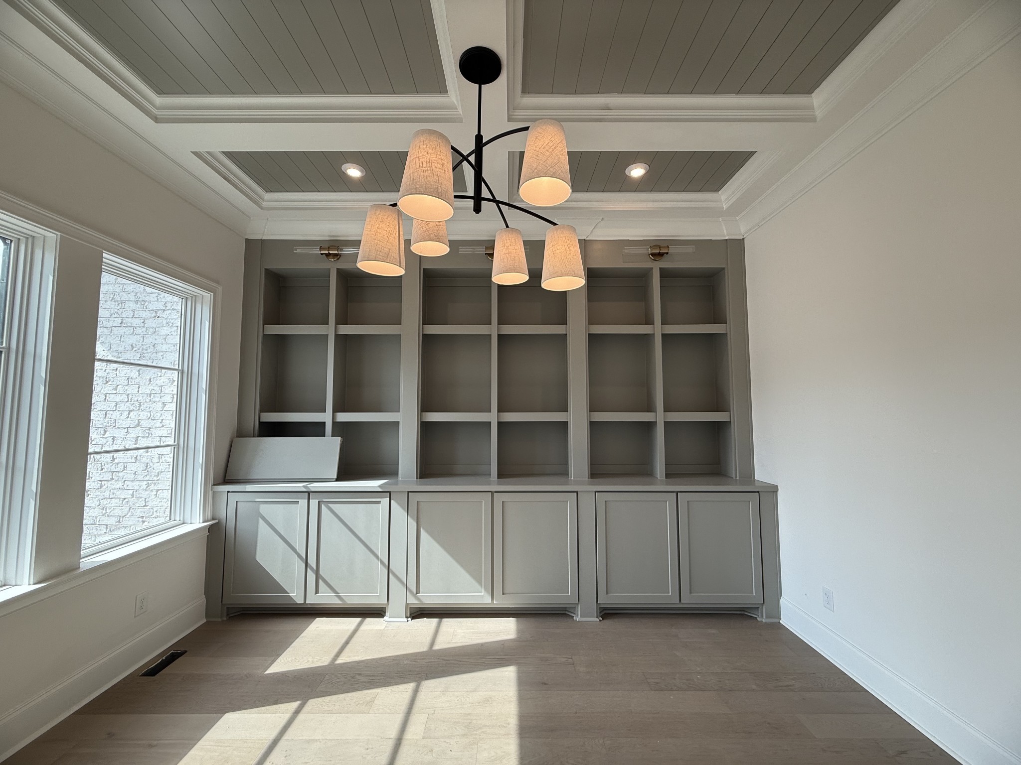 1552 White Barn
