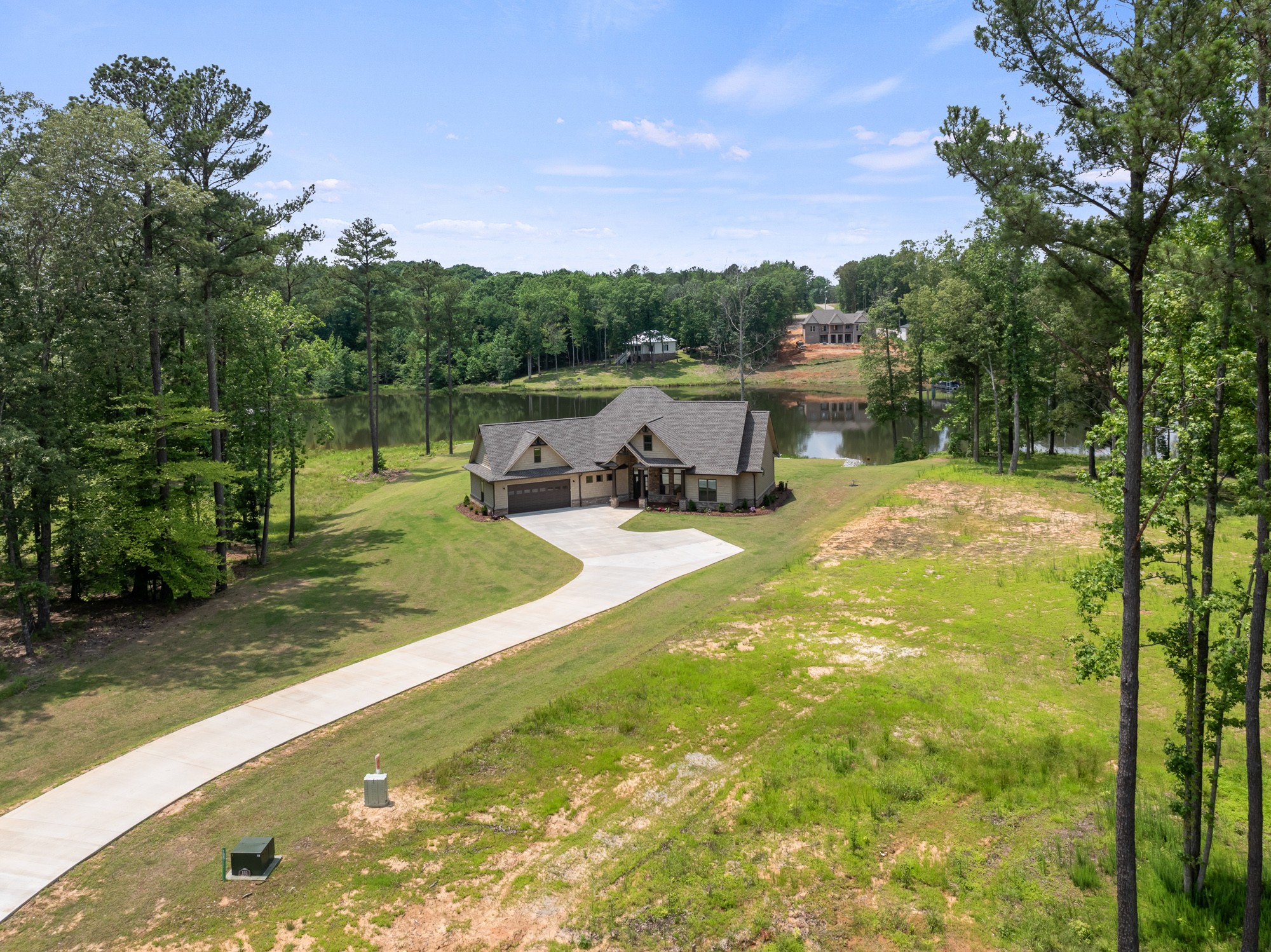 185 Stately Oak Dr