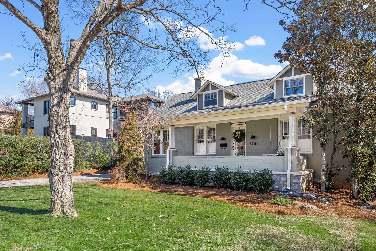 2704 Oakland Ave