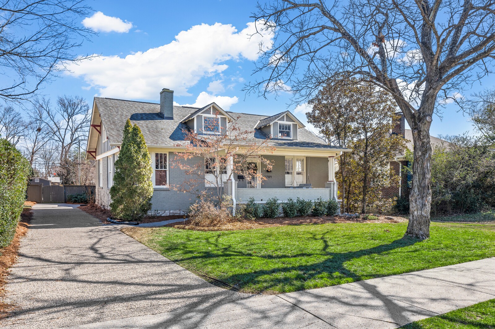 2704 Oakland Ave