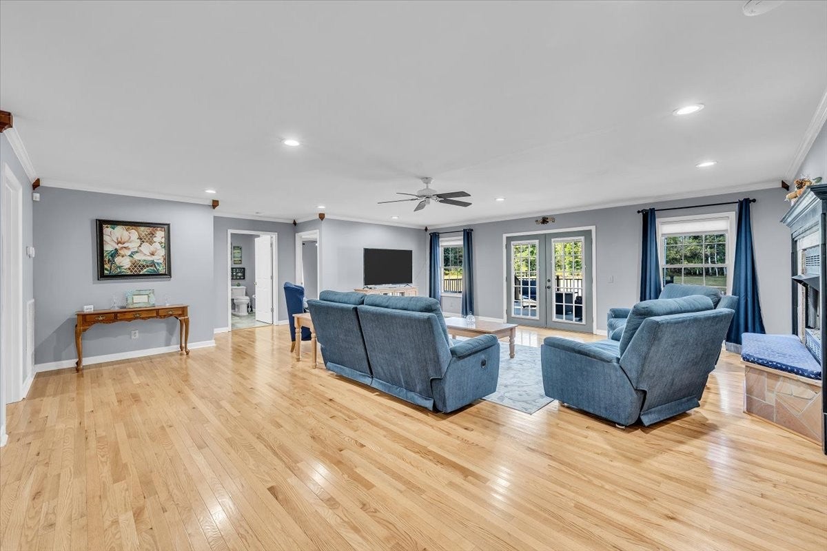 2343 Davenport Rd