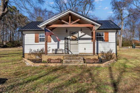 Photo of 617 Blue Rd, Dickson, TN 37055 (MLS # 3067458)