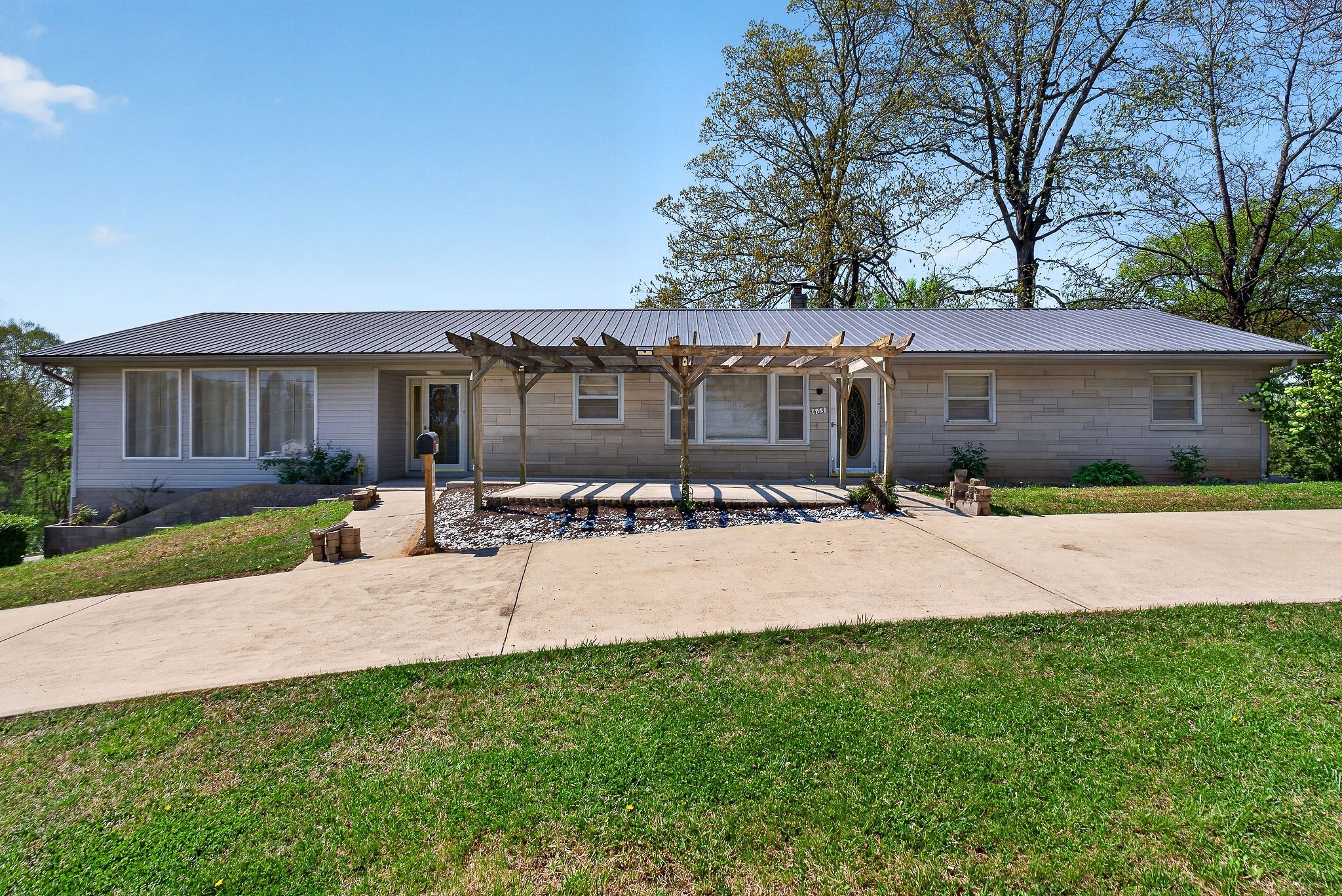 463 Franks Ferry Rd