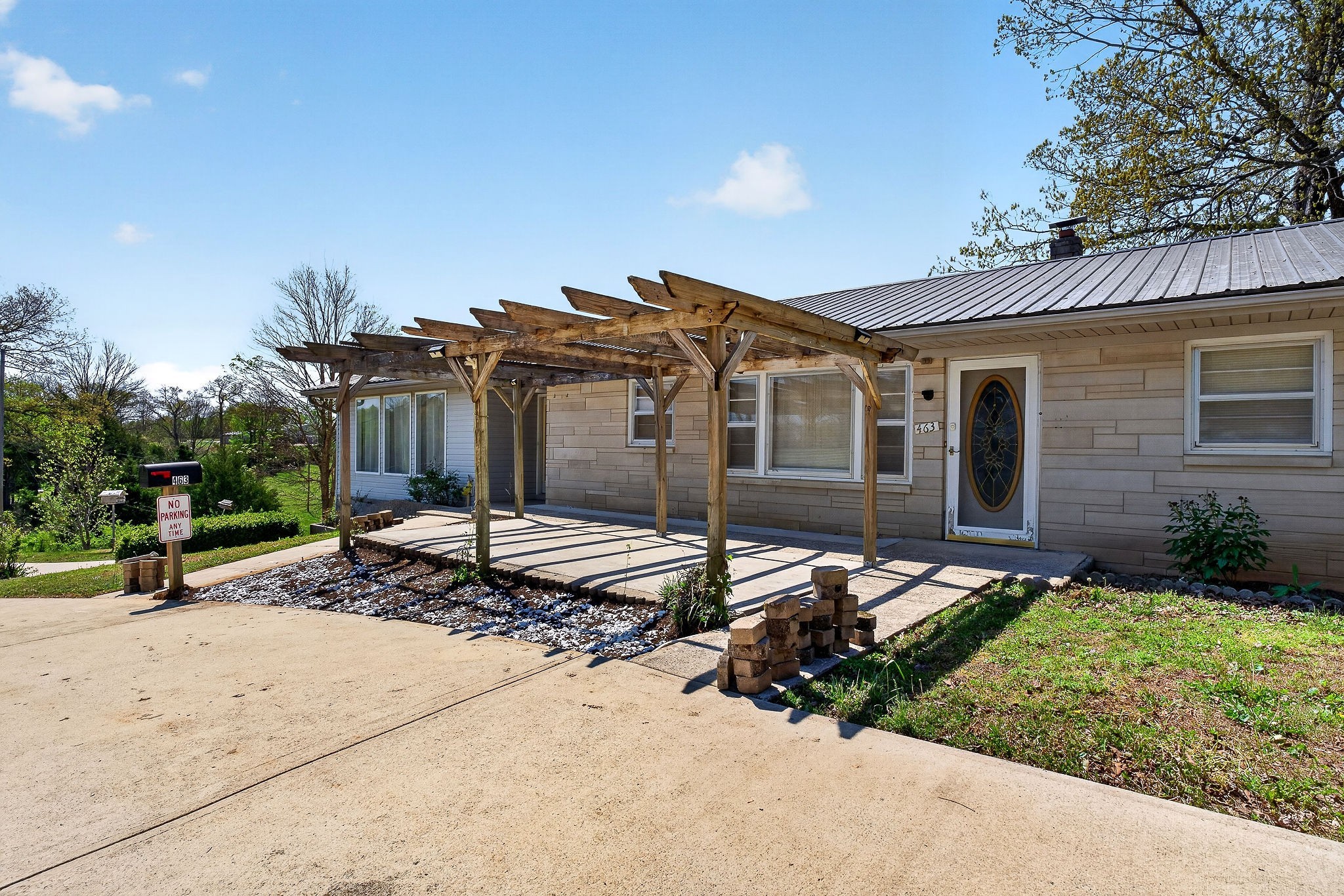 463 Franks Ferry Rd