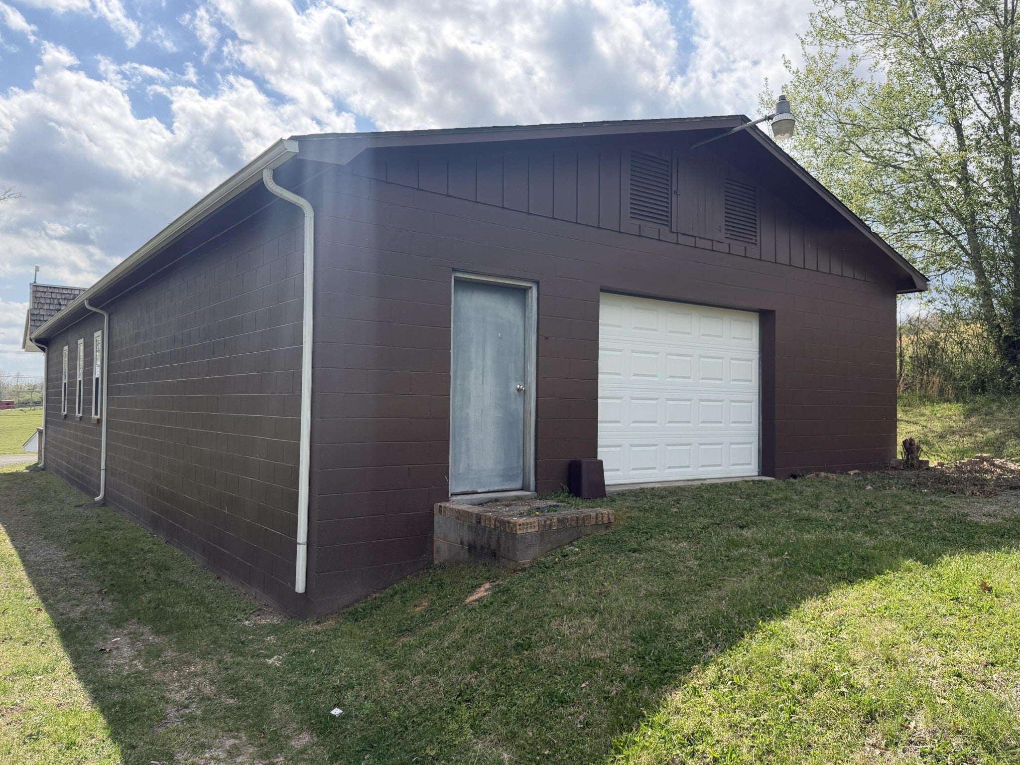 404 Oakland Road