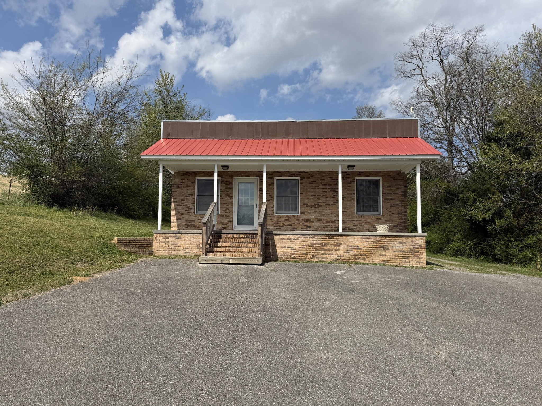 404 Oakland Road