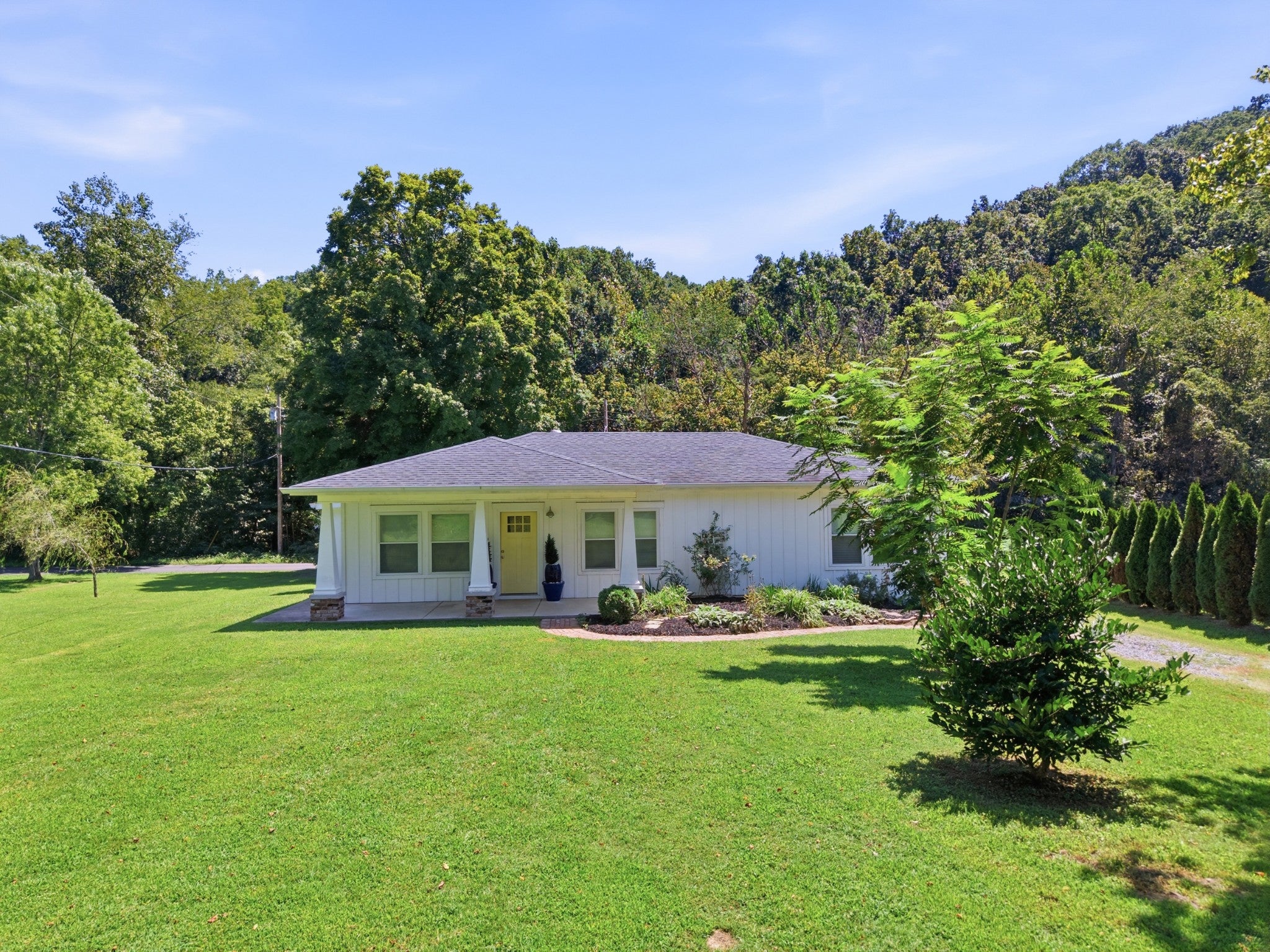 1389 Louisville Hwy