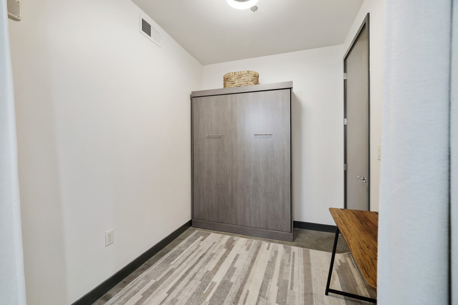 1510 Demonbreun St 906, Nashville TN 37203 1-bed condo, photo 5 of 36
