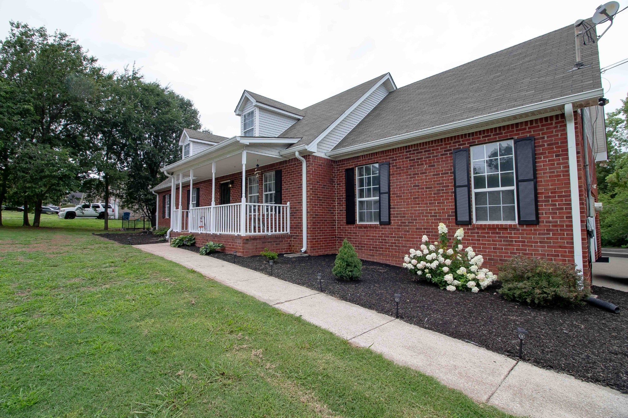 114 Lake Forest Dr