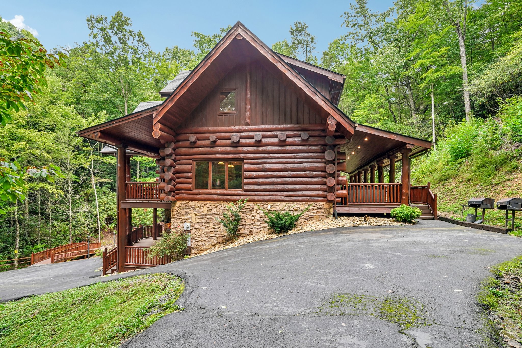 641 Pinnacle Vista Rd