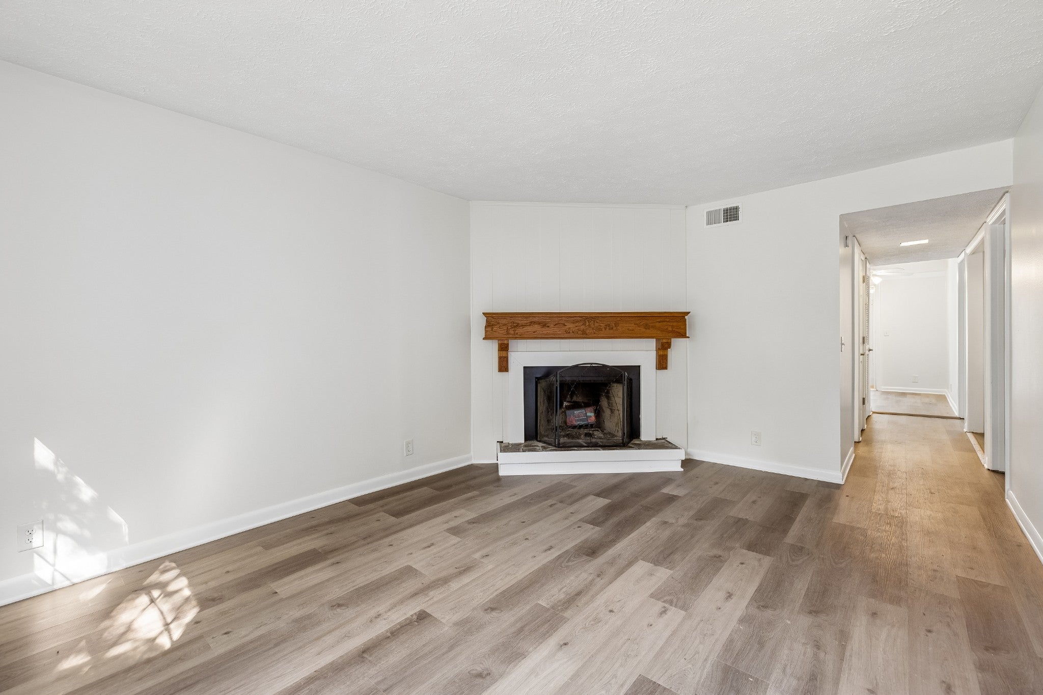 3245 Niagara Dr