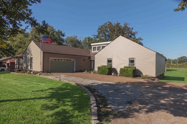 1330 CHIPPENDALE CIR, COLUMBIA, TN 38401 - Image 5ca14da0b613eca282cd1abf3ad35e5d/1376018168