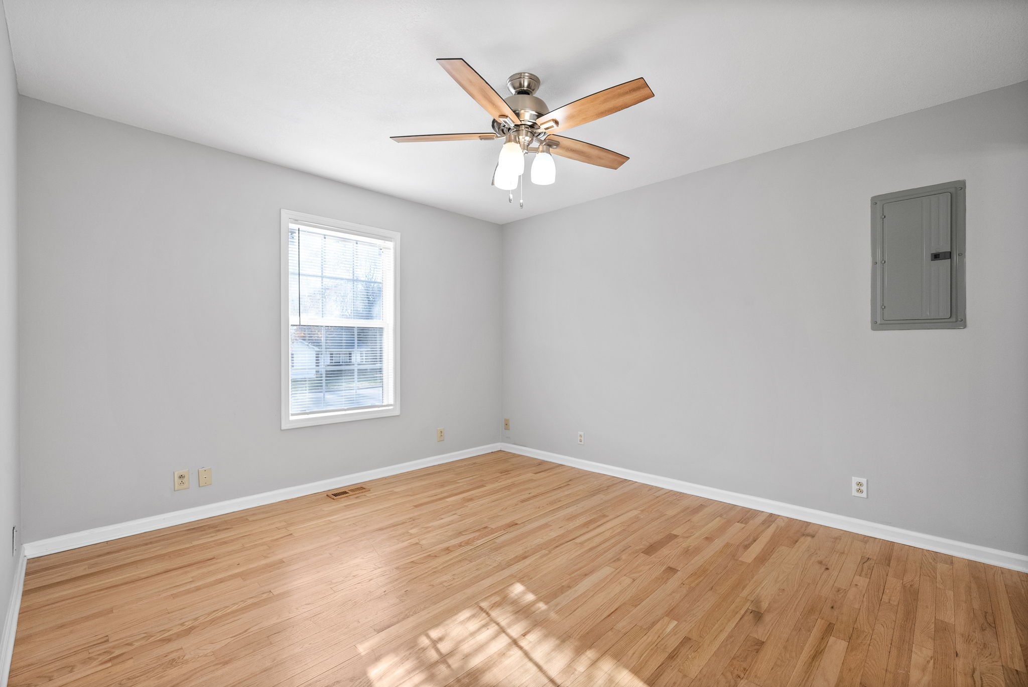 Clarksville, Tennessee 37042, United States, 3 Bedrooms Bedrooms, ,2 BathroomsBathrooms,Residential,Active,176858