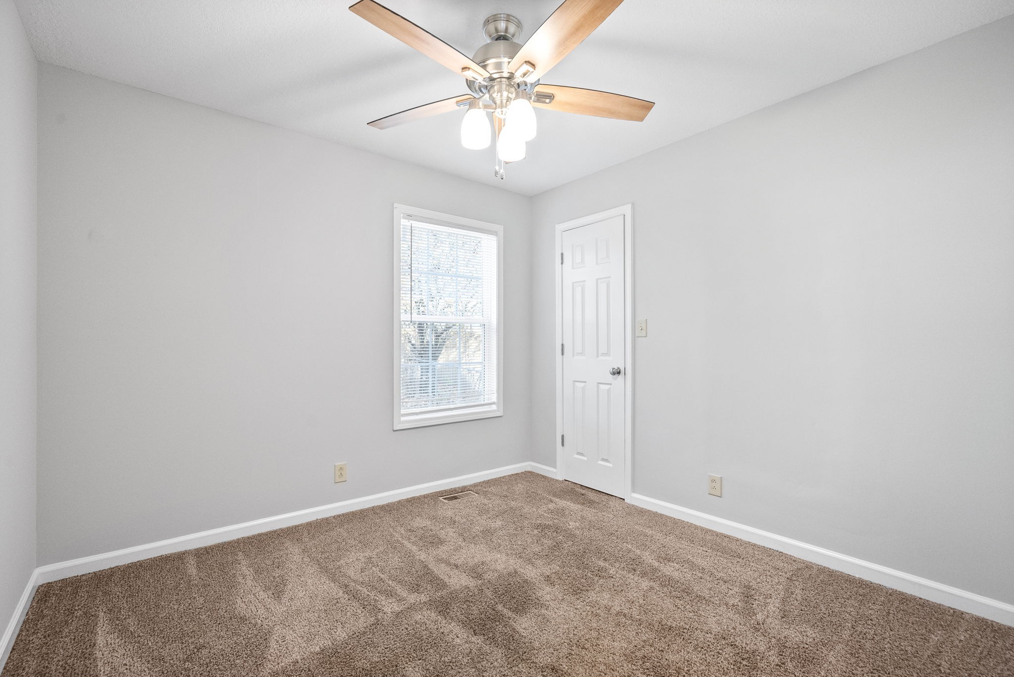 Clarksville, Tennessee 37042, United States, 3 Bedrooms Bedrooms, ,2 BathroomsBathrooms,Residential,Active,176858