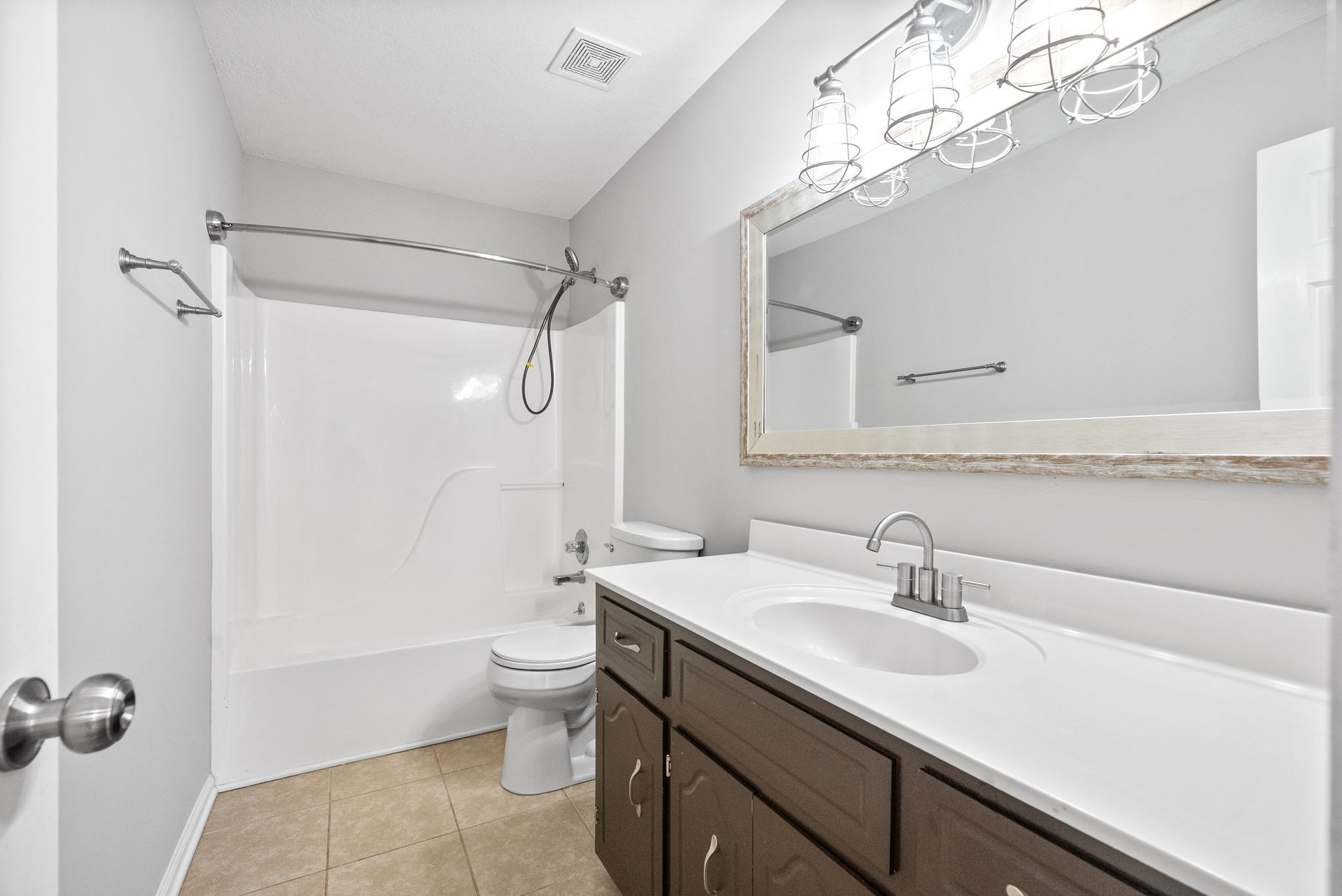 Clarksville, Tennessee 37042, United States, 3 Bedrooms Bedrooms, ,2 BathroomsBathrooms,Residential,Active,176858