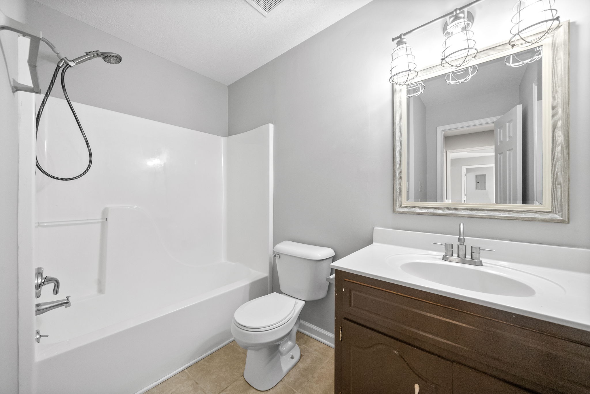 Clarksville, Tennessee 37042, United States, 3 Bedrooms Bedrooms, ,2 BathroomsBathrooms,Residential,Active,176858