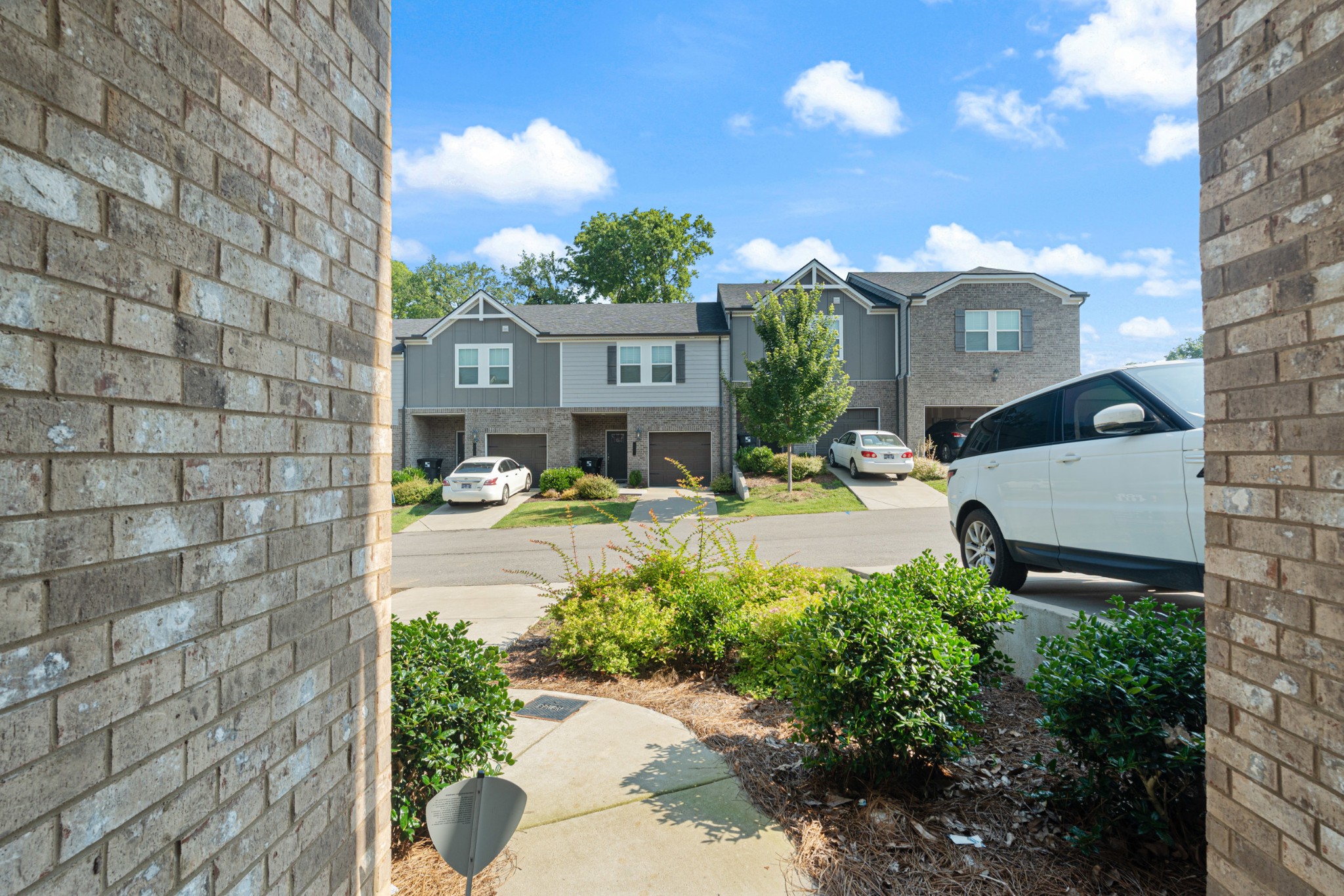 858 Longleaf Ln