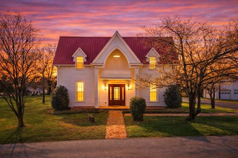 107 Mechanic St N Lynchburg TN 37352