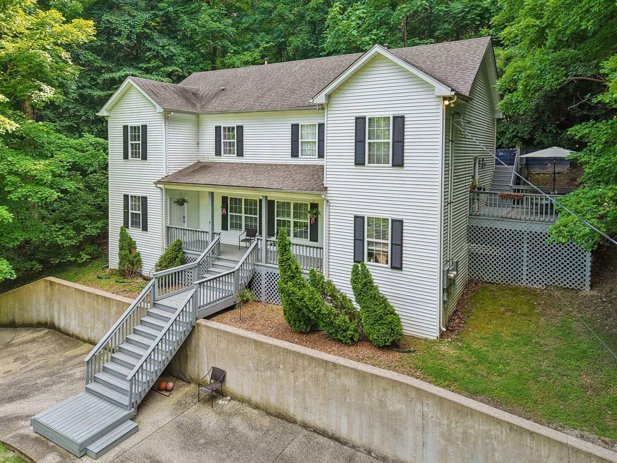 listing at 1017 Harpeth Valley Ct, Nashville