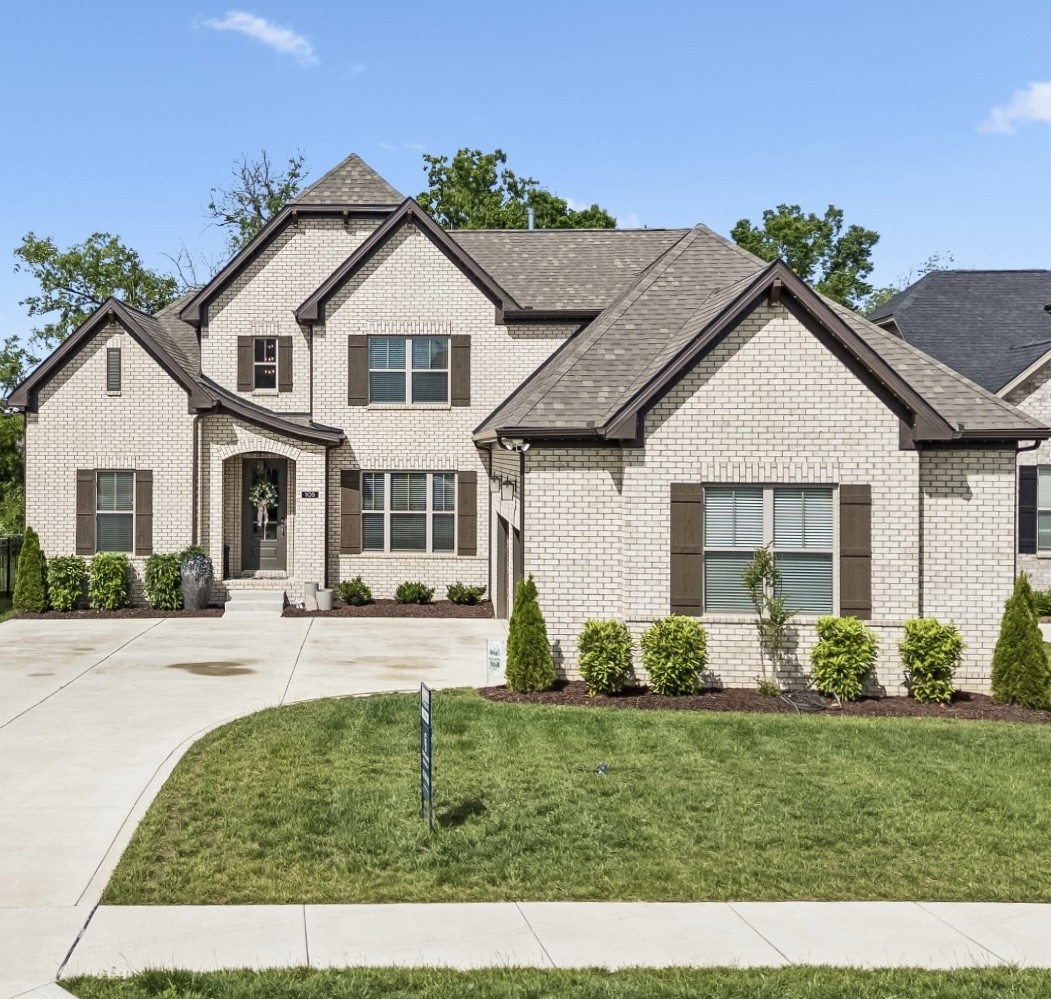 105 Hayden Ln