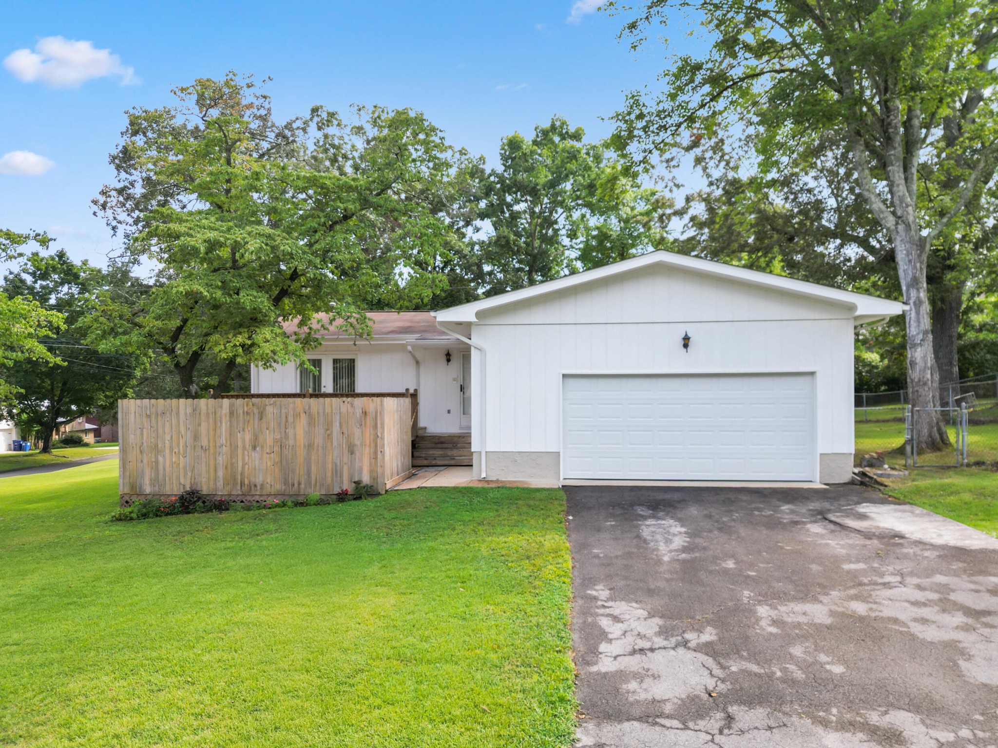 4543 N Ravenwood Drive