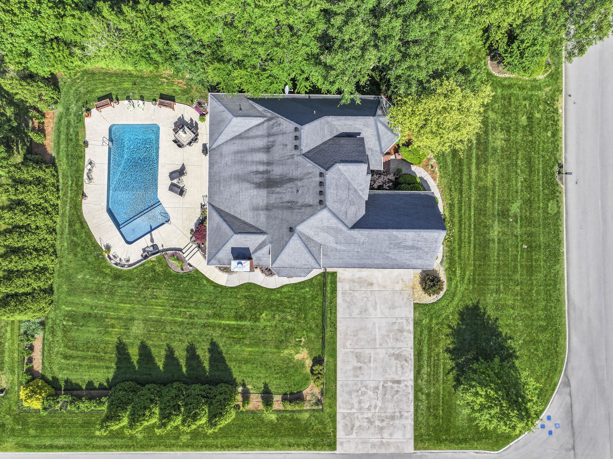 2052 Woodcliff Dr