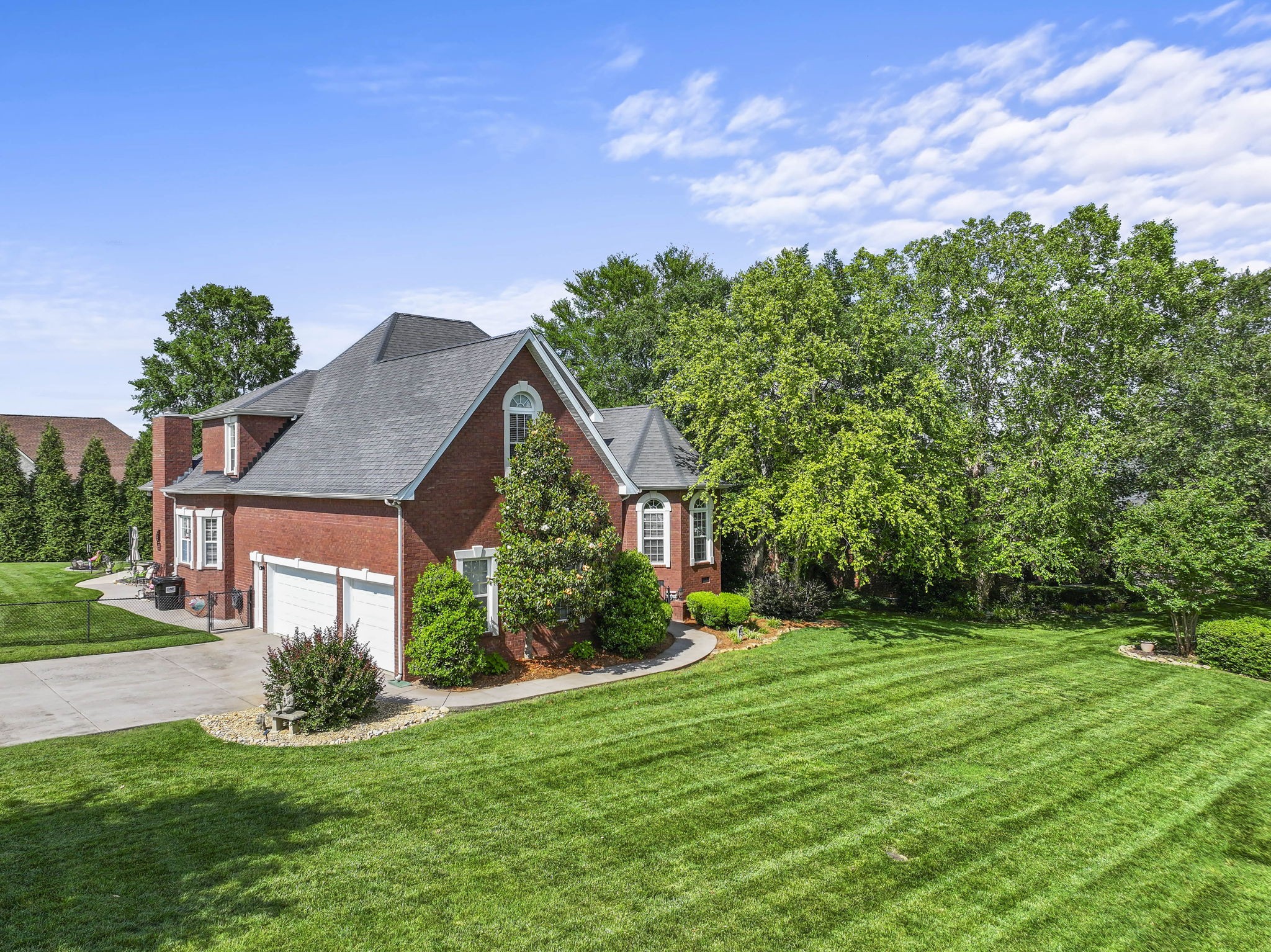 2052 Woodcliff Dr