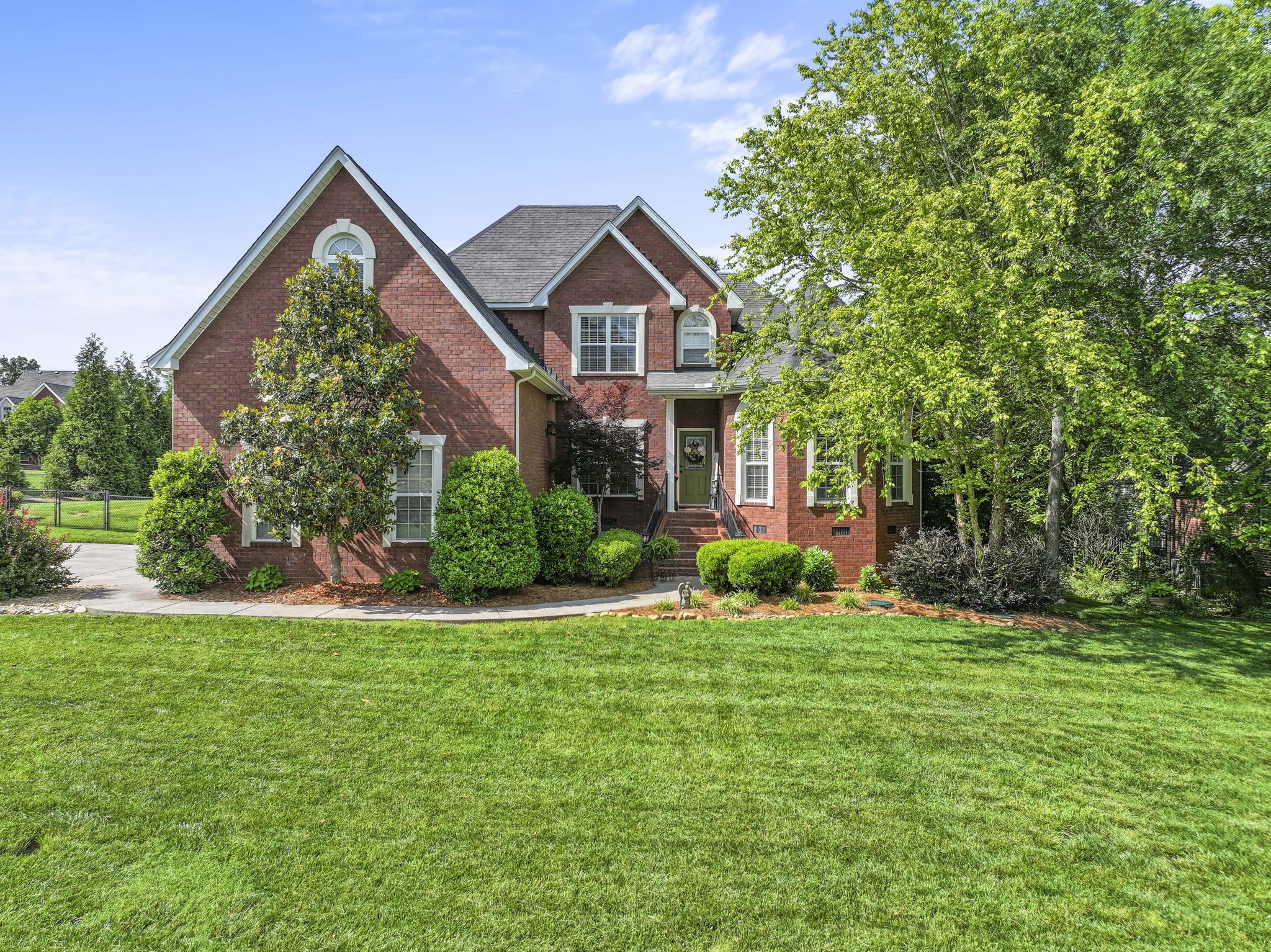 2052 Woodcliff Dr