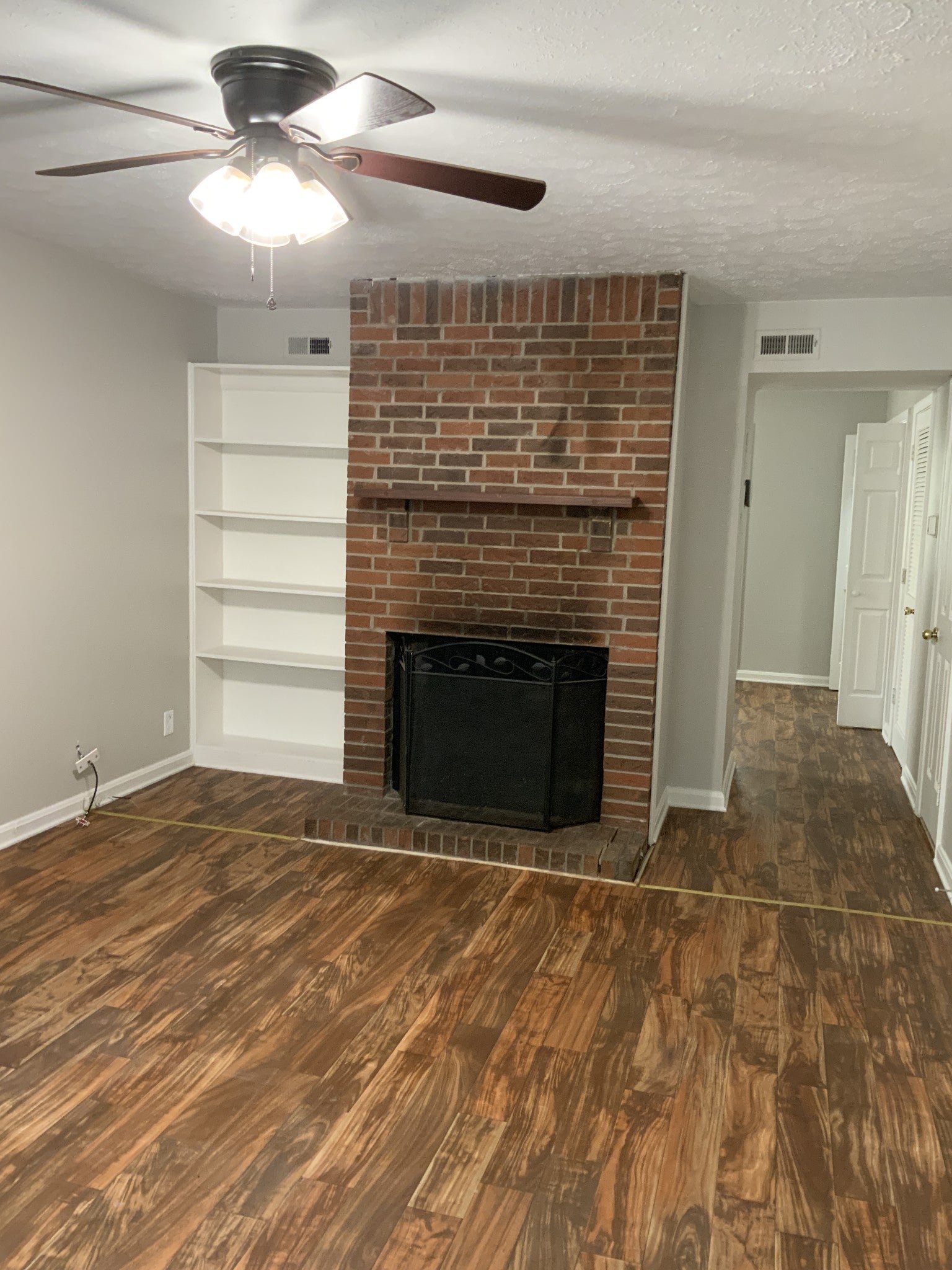 1105 Waggoner Ct W