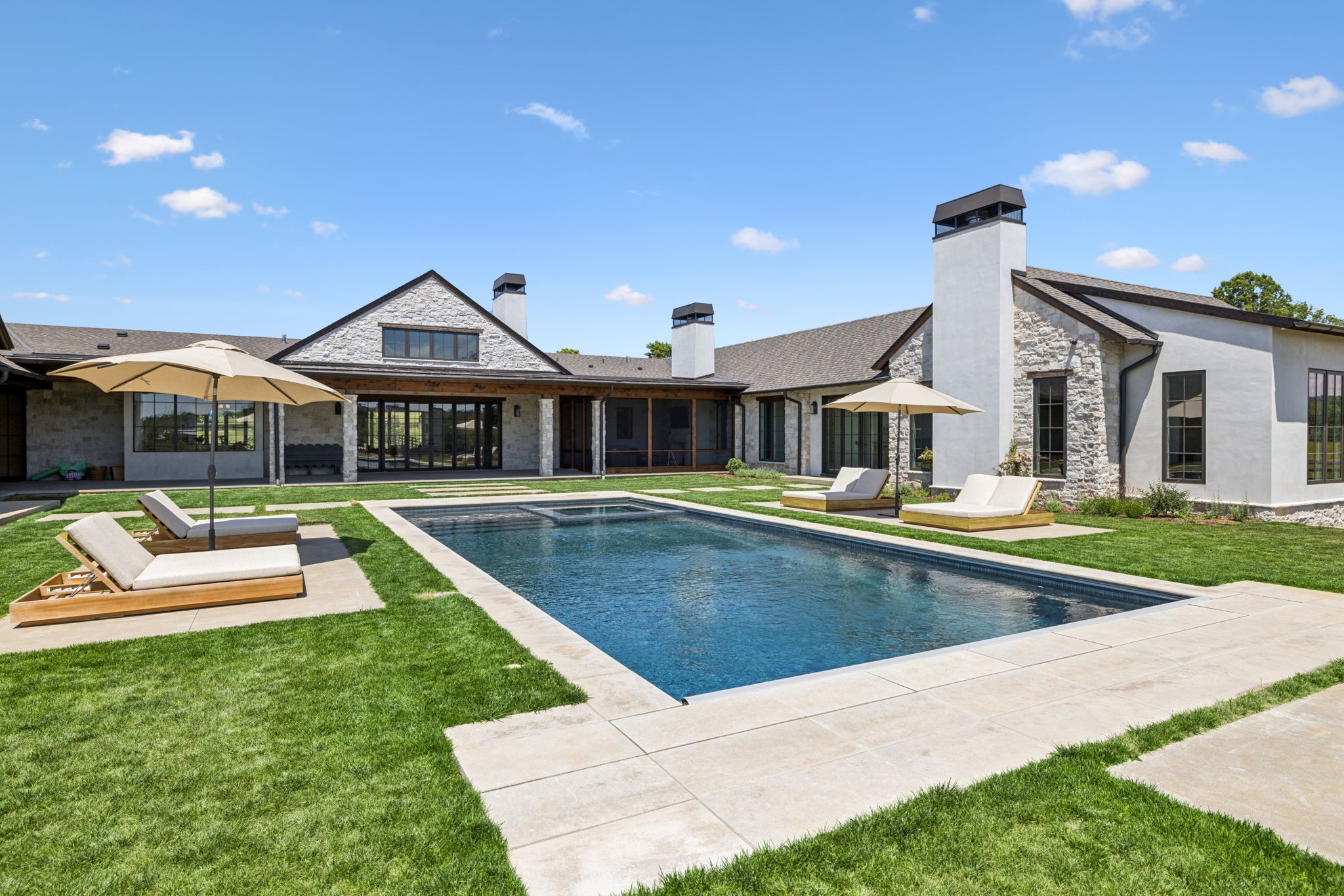 2077 Wilson Pike