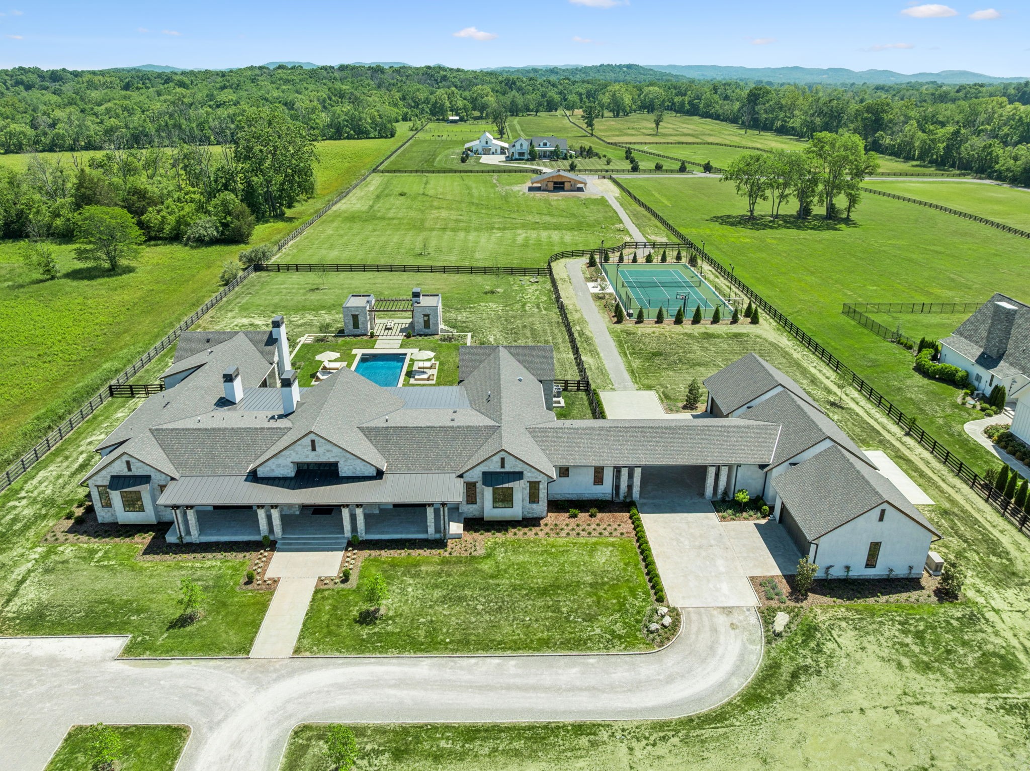 2077 Wilson Pike