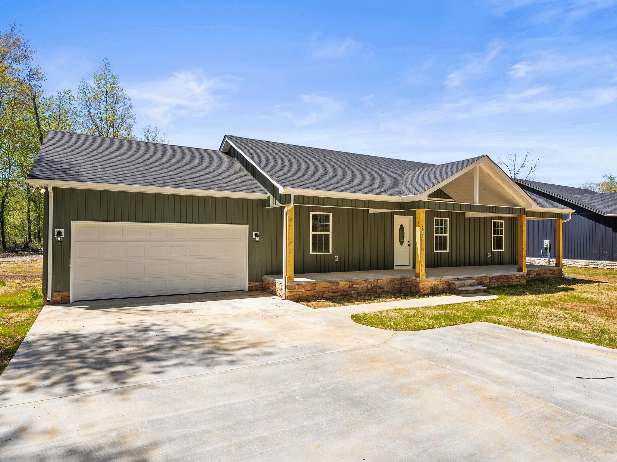 208 Linda Ln