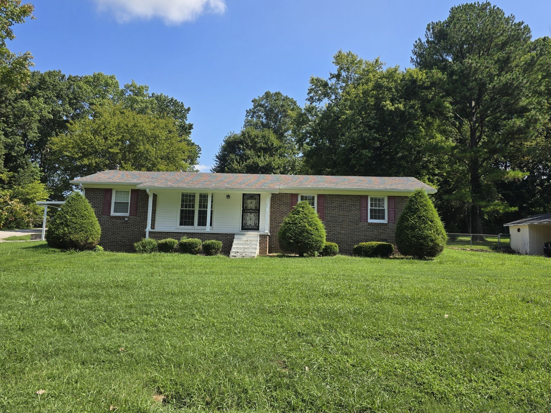 Photo 1 of 17 — 208 Caldwell Dr, Columbia, TN 38401