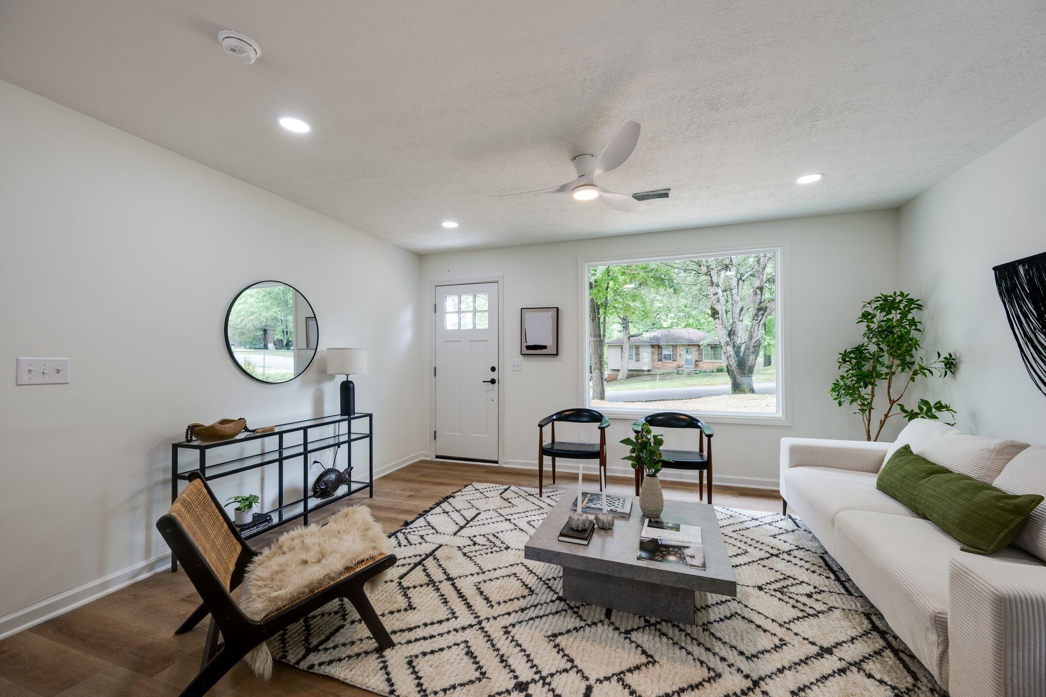 312 Bluebird Ln