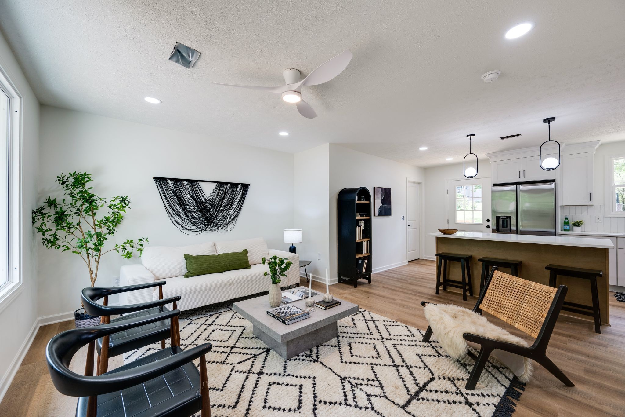 312 Bluebird Ln
