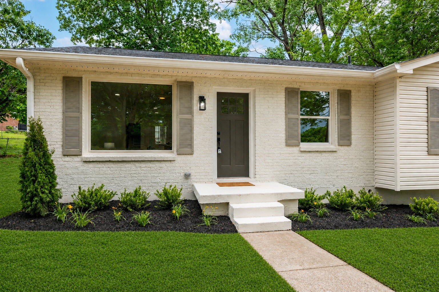 312 Bluebird Ln
