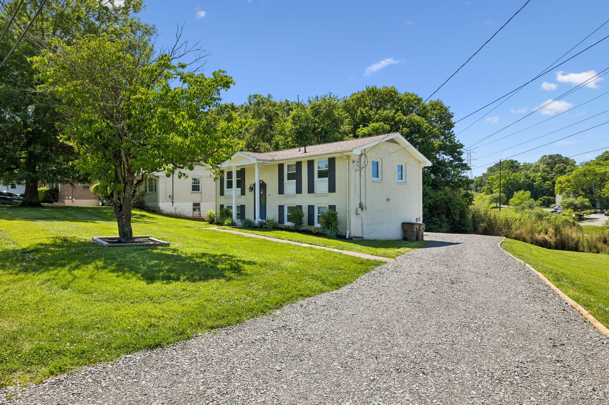 632 Larchwood Dr
