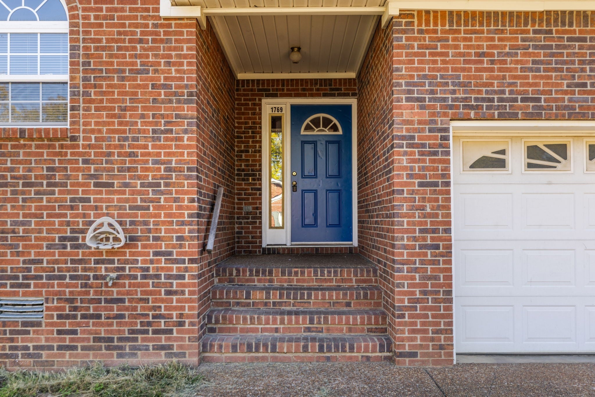 1769 University Dr
