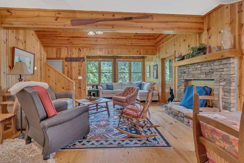 110 Village Way Lancaster TN 38569