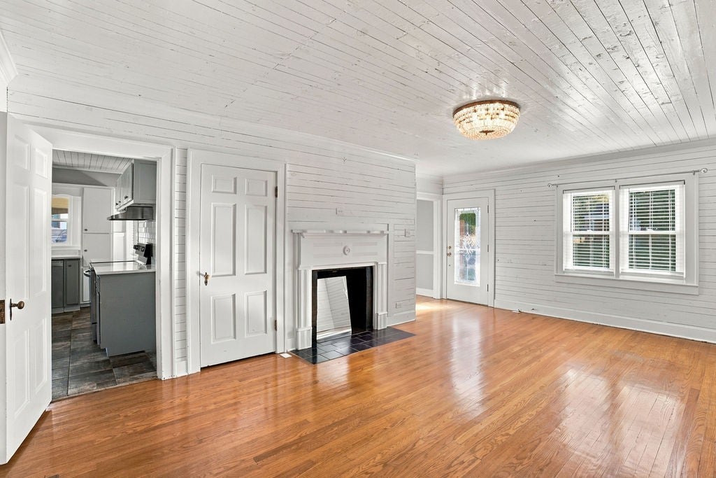 404 2nd Ave